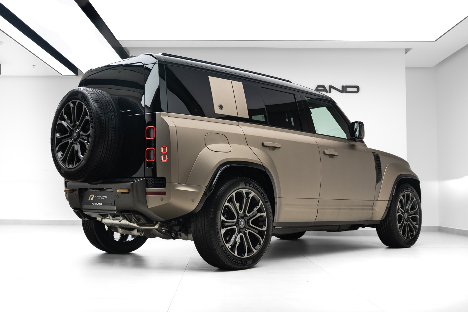 2025 LAND ROVER DEFENDER P635 OCTA | GCC 5 YEARS WARRANTY | 635 HP | HIGH SPEC 